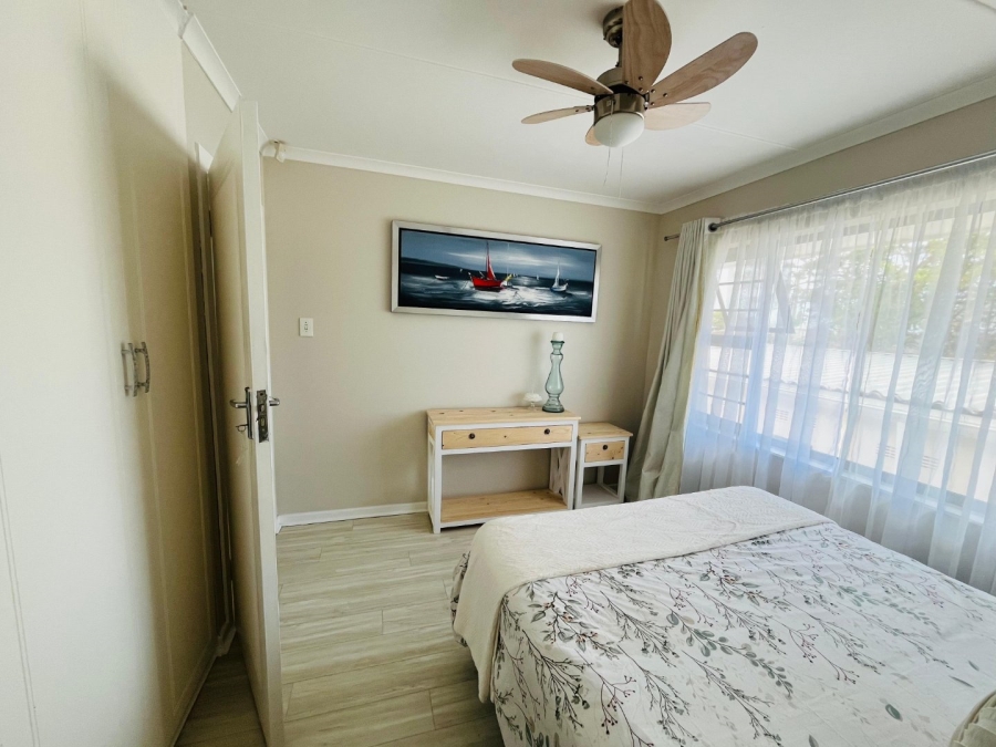 6 Bedroom Property for Sale in Gonubie Eastern Cape